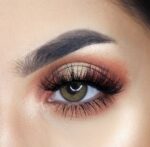 عدسة Mia Brown